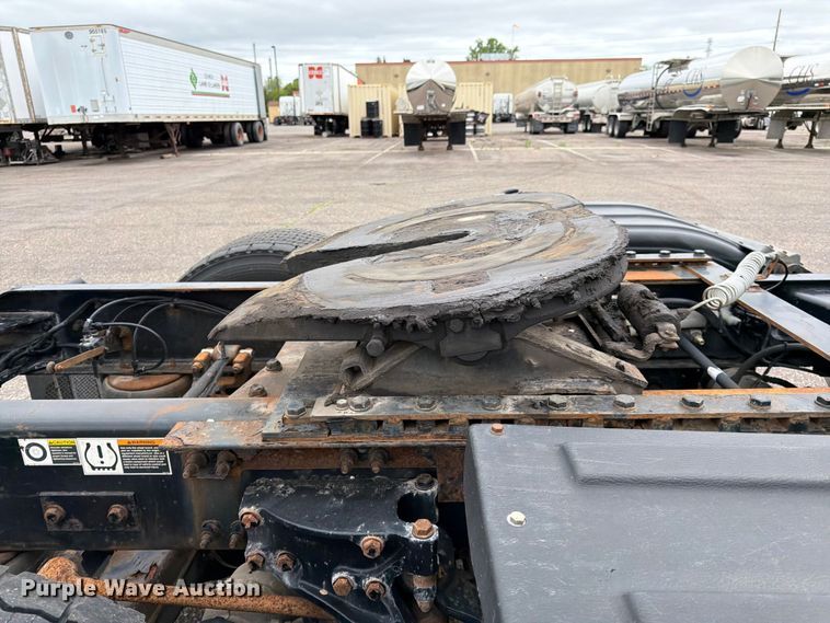image for item FK0176 2016 Kenworth T880 semi truck