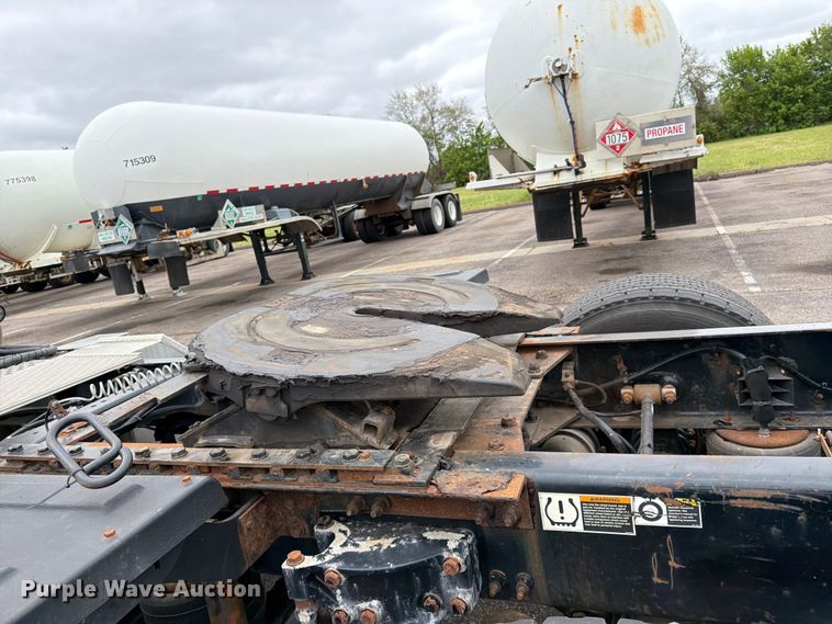 image for item FK0176 2016 Kenworth T880 semi truck