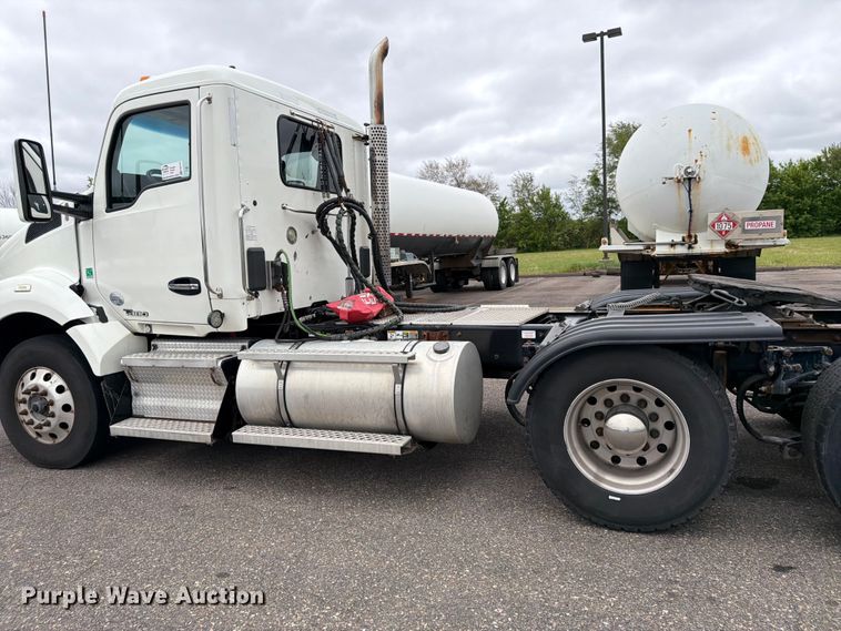 image for item FK0176 2016 Kenworth T880 semi truck