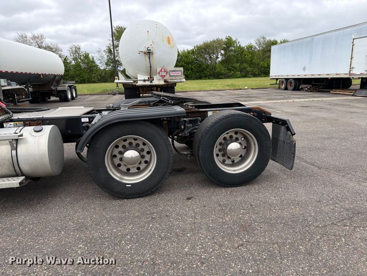 image for item FK0176 2016 Kenworth T880 semi truck