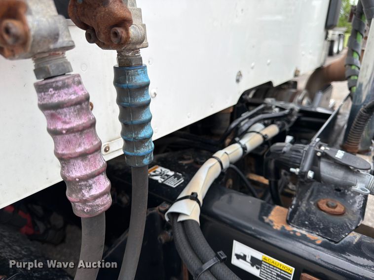 image for item FK0176 2016 Kenworth T880 semi truck