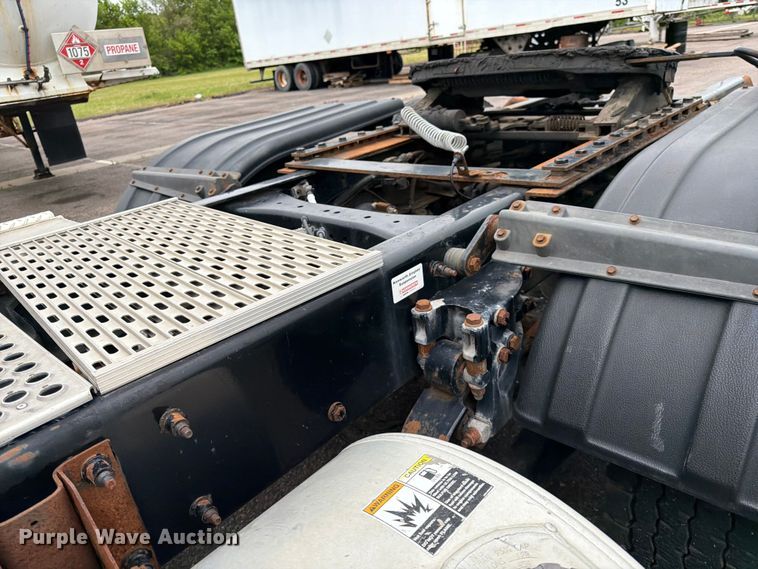 image for item FK0176 2016 Kenworth T880 semi truck