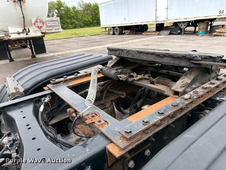 image for item FK0176 2016 Kenworth T880 semi truck
