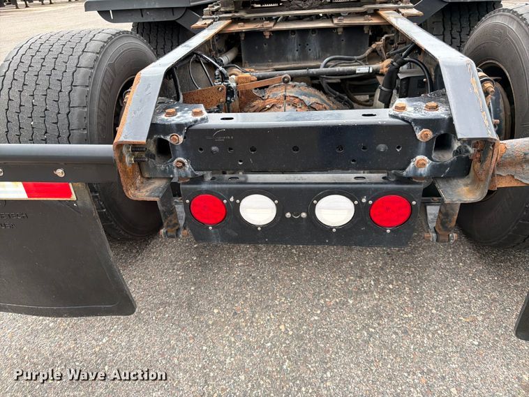 image for item FK0176 2016 Kenworth T880 semi truck