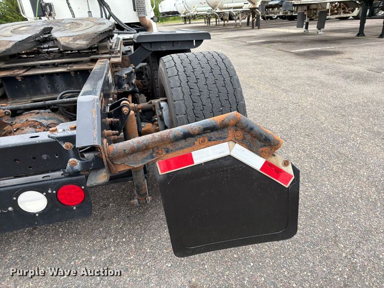 image for item FK0176 2016 Kenworth T880 semi truck