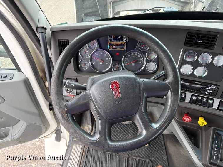 image for item FK0176 2016 Kenworth T880 semi truck