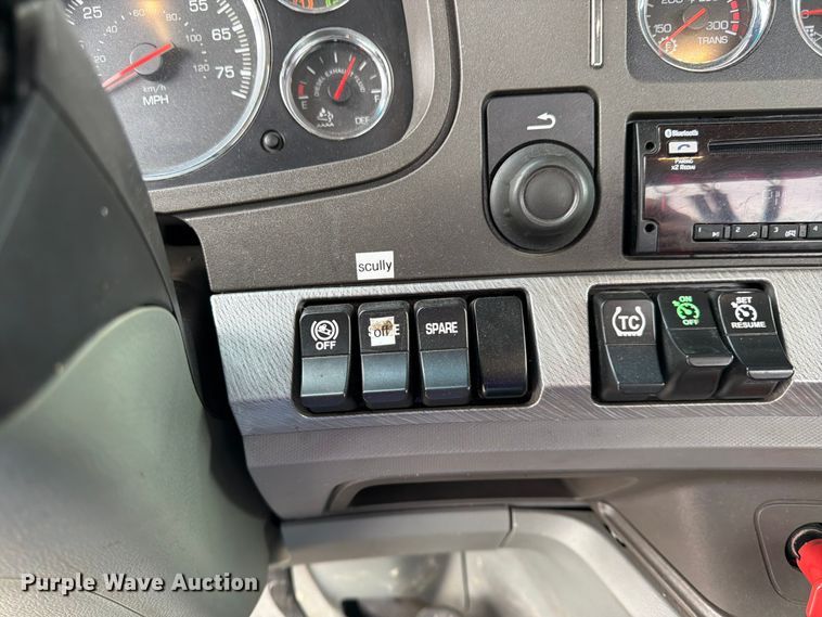 image for item FK0176 2016 Kenworth T880 semi truck