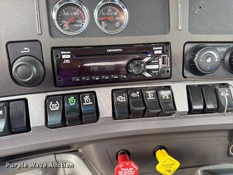 image for item FK0176 2016 Kenworth T880 semi truck