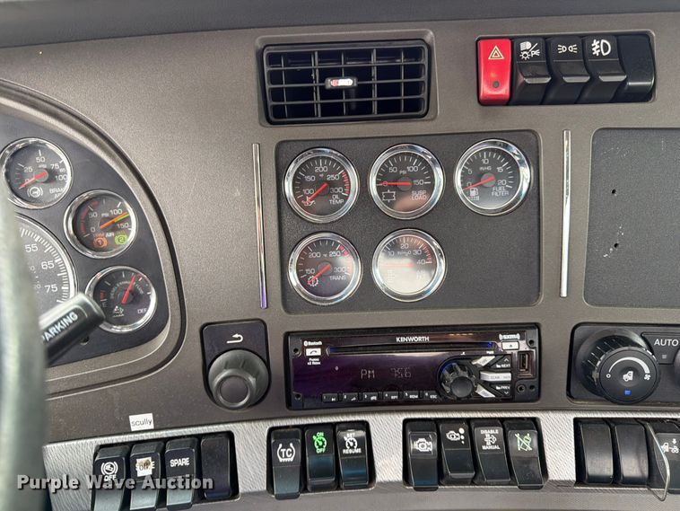 image for item FK0176 2016 Kenworth T880 semi truck