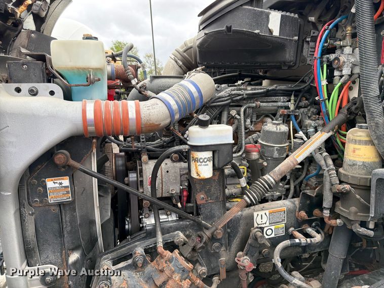 image for item FK0176 2016 Kenworth T880 semi truck