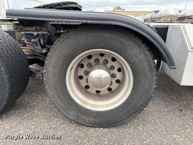 image for item FK0176 2016 Kenworth T880 semi truck