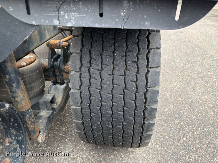 image for item FK0176 2016 Kenworth T880 semi truck