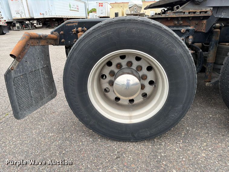 image for item FK0176 2016 Kenworth T880 semi truck