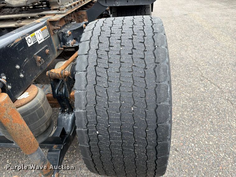 image for item FK0176 2016 Kenworth T880 semi truck