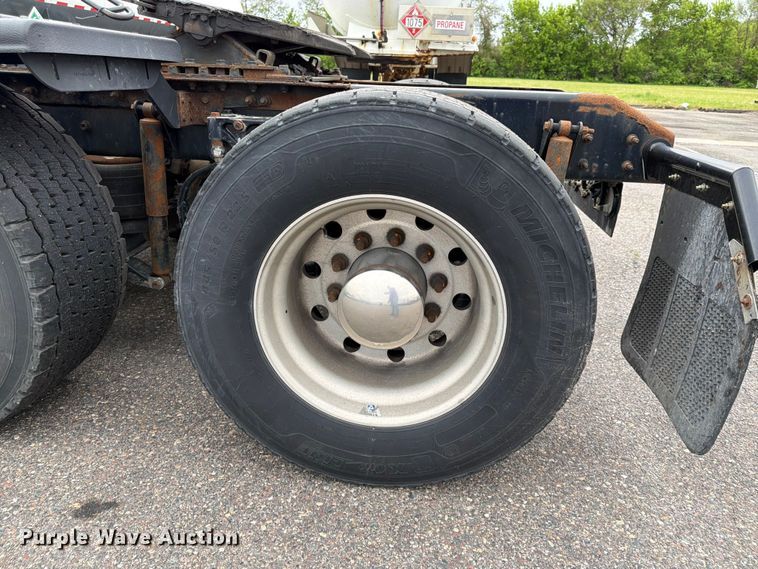 image for item FK0176 2016 Kenworth T880 semi truck