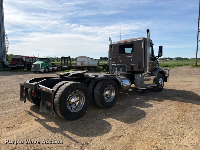 image for item FK0194 2016 Peterbilt 567 semi truck