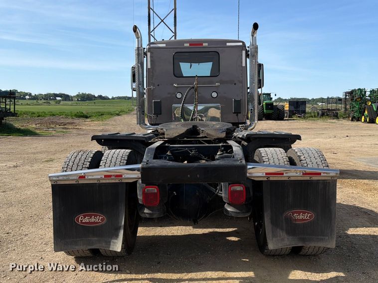 image for item FK0194 2016 Peterbilt 567 semi truck