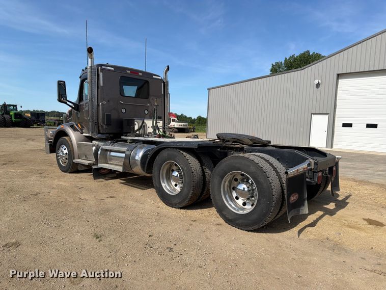 image for item FK0194 2016 Peterbilt 567 semi truck