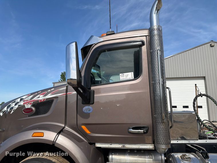 image for item FK0194 2016 Peterbilt 567 semi truck