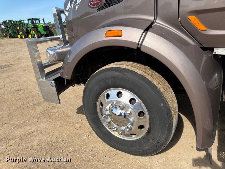 image for item FK0194 2016 Peterbilt 567 semi truck