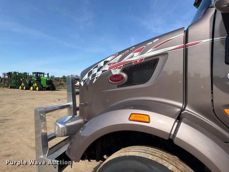 image for item FK0194 2016 Peterbilt 567 semi truck