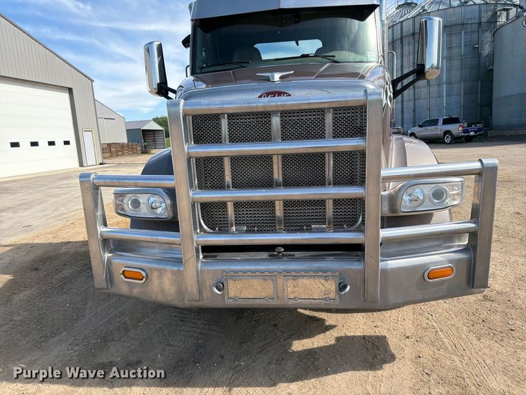 image for item FK0194 2016 Peterbilt 567 semi truck