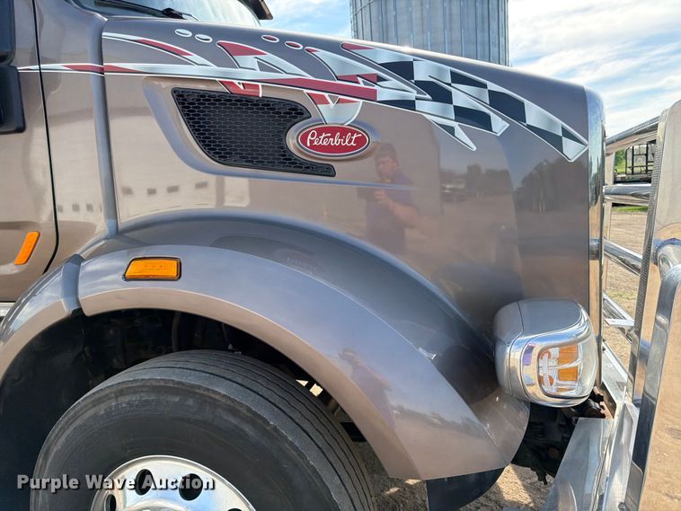 image for item FK0194 2016 Peterbilt 567 semi truck