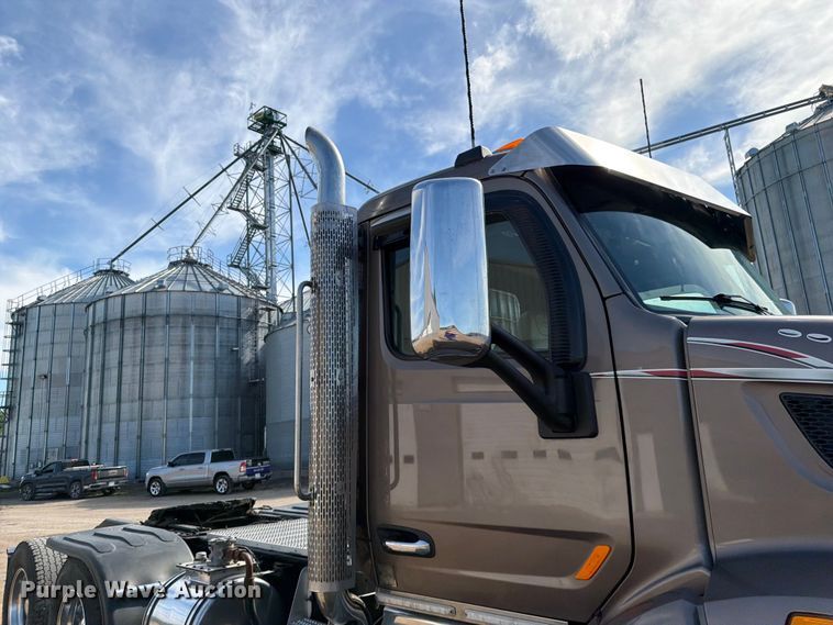 image for item FK0194 2016 Peterbilt 567 semi truck