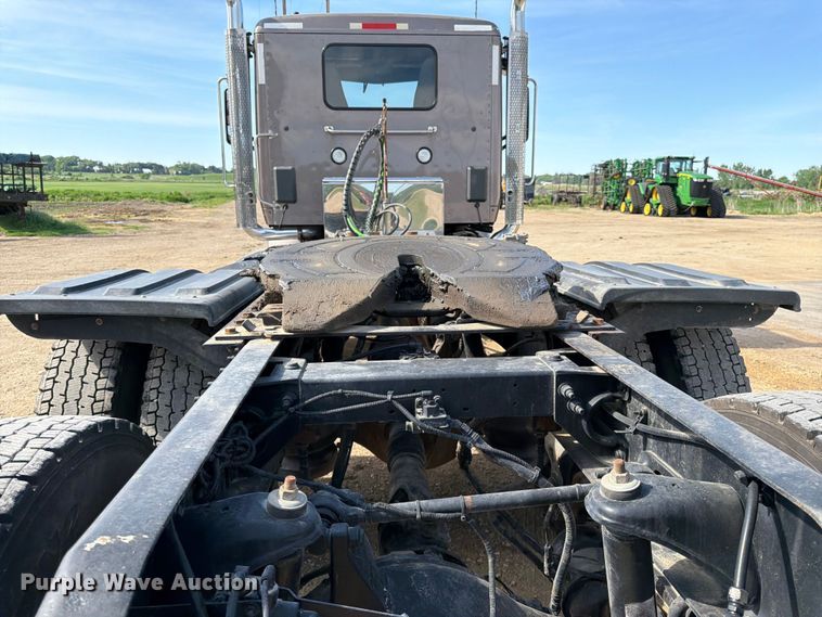 image for item FK0194 2016 Peterbilt 567 semi truck