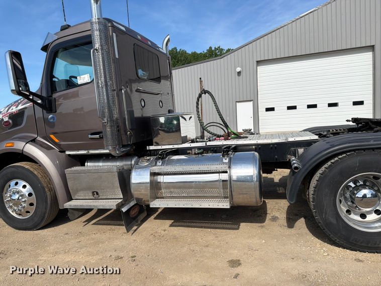image for item FK0194 2016 Peterbilt 567 semi truck