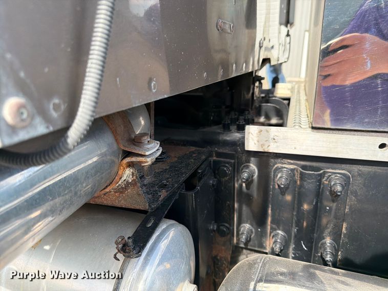 image for item FK0194 2016 Peterbilt 567 semi truck