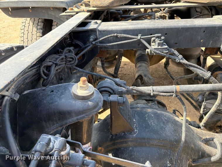image for item FK0194 2016 Peterbilt 567 semi truck