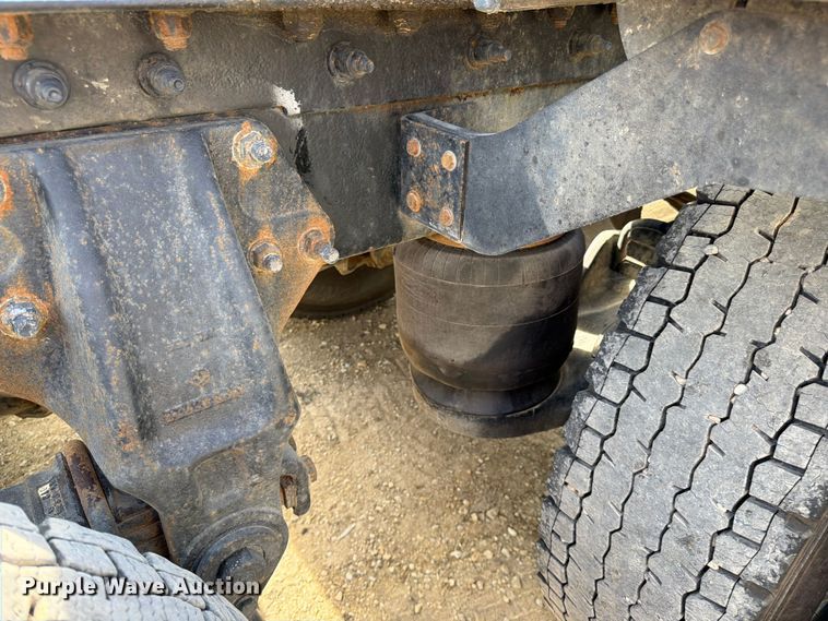image for item FK0194 2016 Peterbilt 567 semi truck