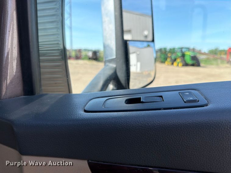 image for item FK0194 2016 Peterbilt 567 semi truck