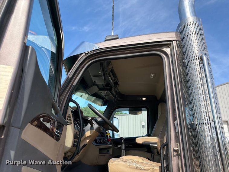 image for item FK0194 2016 Peterbilt 567 semi truck