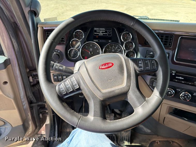 image for item FK0194 2016 Peterbilt 567 semi truck