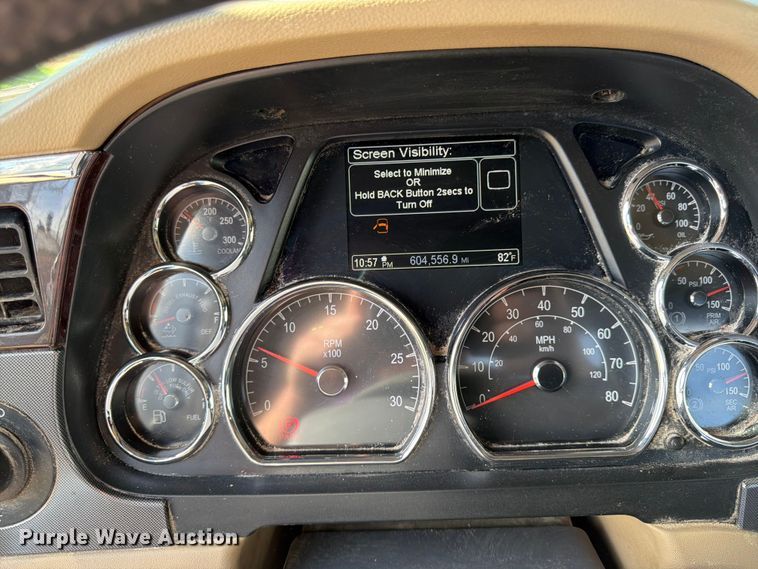 image for item FK0194 2016 Peterbilt 567 semi truck