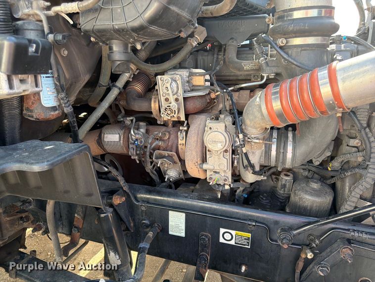 image for item FK0194 2016 Peterbilt 567 semi truck