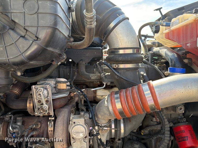 image for item FK0194 2016 Peterbilt 567 semi truck