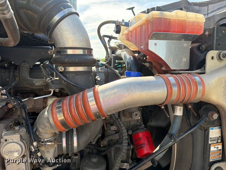 image for item FK0194 2016 Peterbilt 567 semi truck