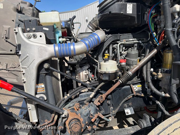 image for item FK0194 2016 Peterbilt 567 semi truck
