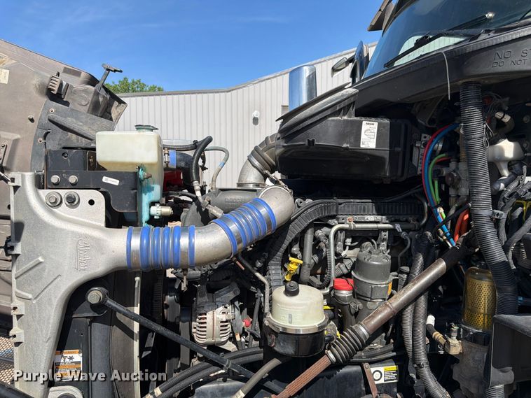 image for item FK0194 2016 Peterbilt 567 semi truck