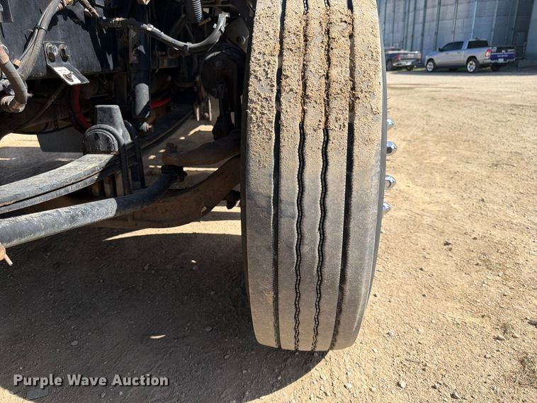 image for item FK0194 2016 Peterbilt 567 semi truck