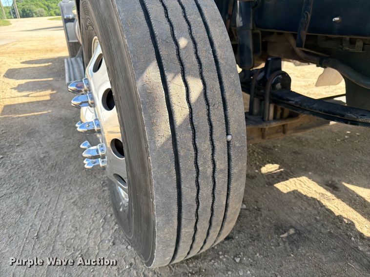 image for item FK0194 2016 Peterbilt 567 semi truck