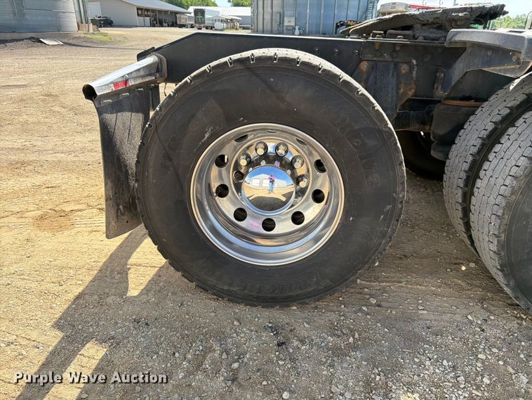 image for item FK0194 2016 Peterbilt 567 semi truck