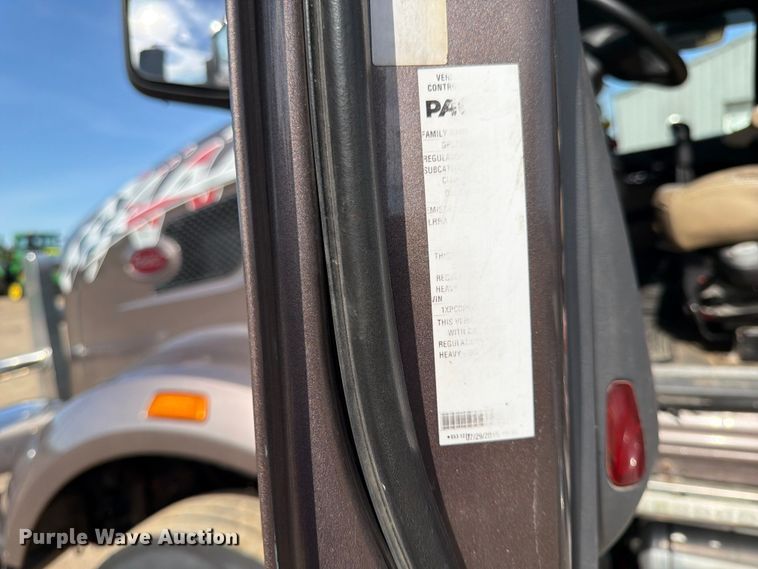 image for item FK0194 2016 Peterbilt 567 semi truck