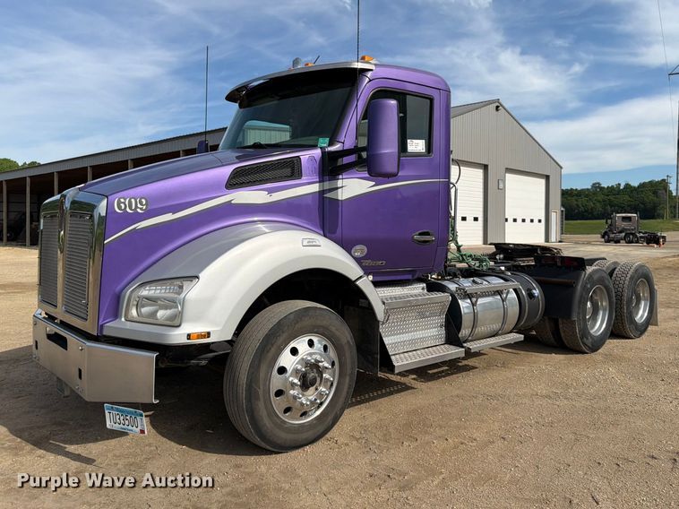 image for item FK0195 2016 Kenworth T880 semi truck