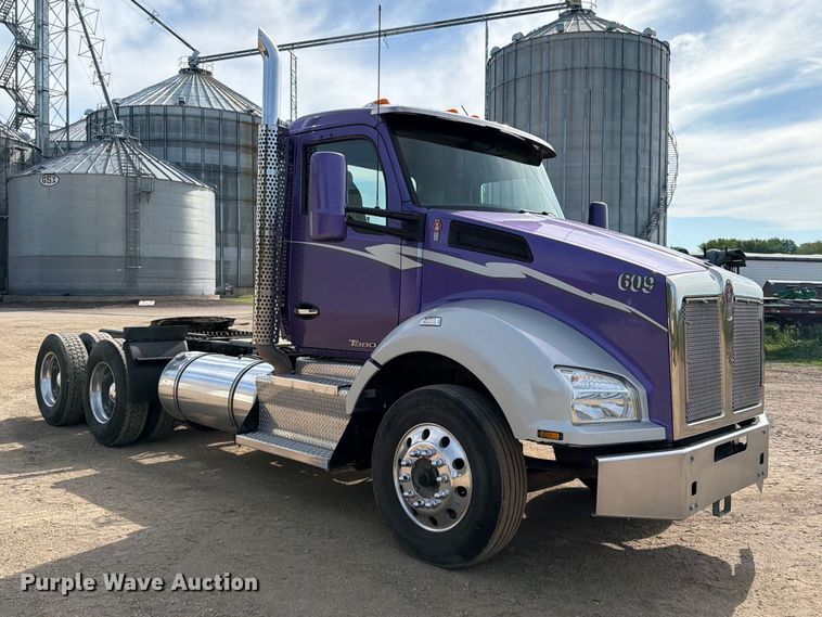 image for item FK0195 2016 Kenworth T880 semi truck