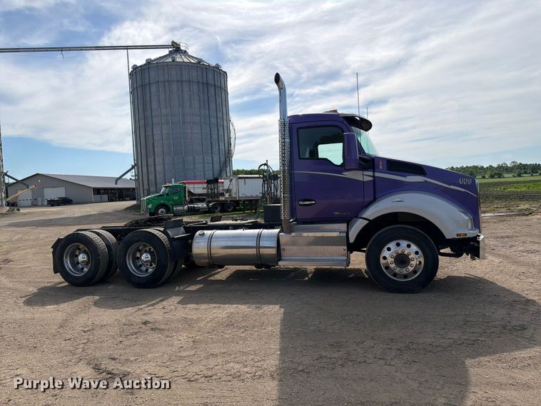 image for item FK0195 2016 Kenworth T880 semi truck