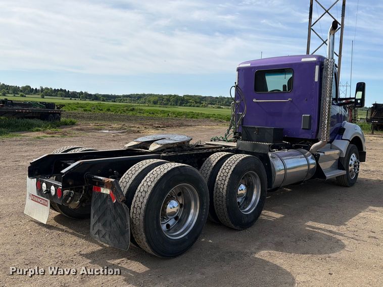 image for item FK0195 2016 Kenworth T880 semi truck